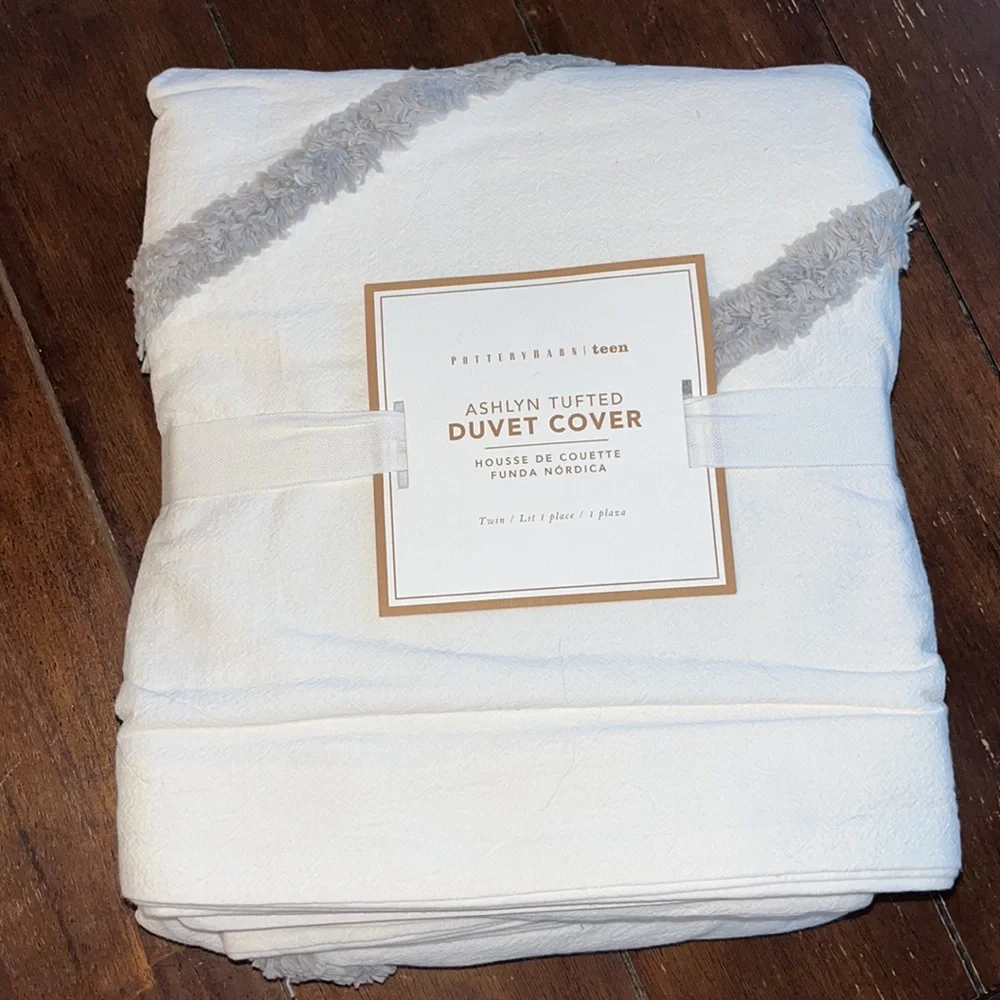 Pottery Barn Ashlyn Tufted Organic Duvet Cover Twin NWT